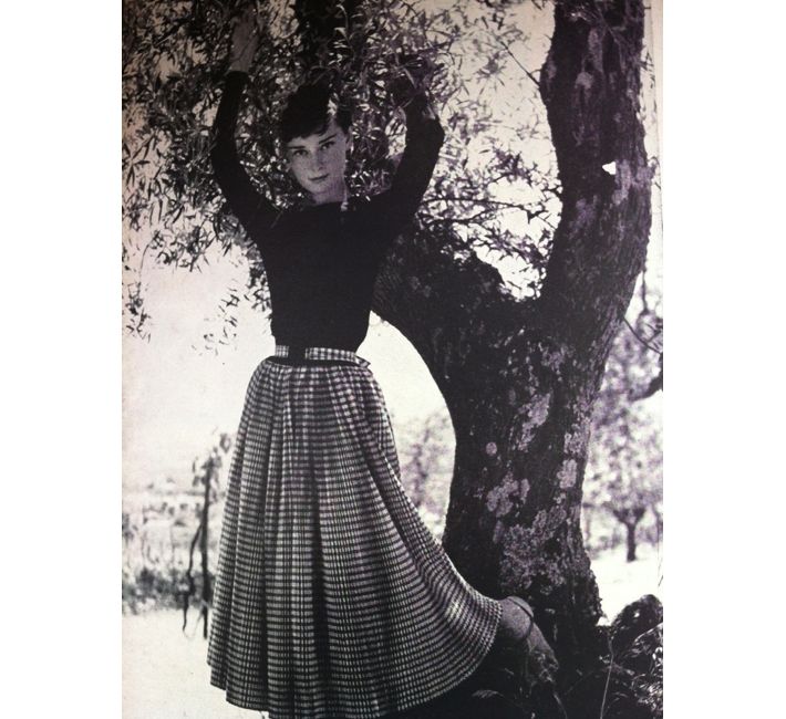 audrey by tree.001