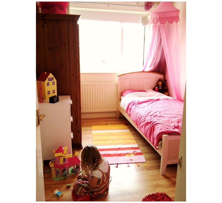 pink girls room, yellow accents.001