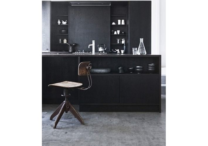 modern all black kitchen.001