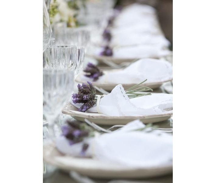 lavender bunches at table.001