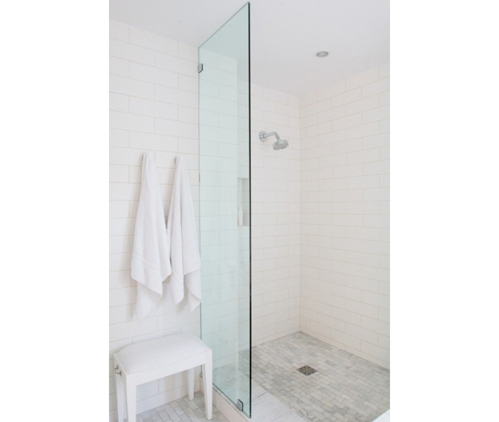 white bathroom with large subway tile.001